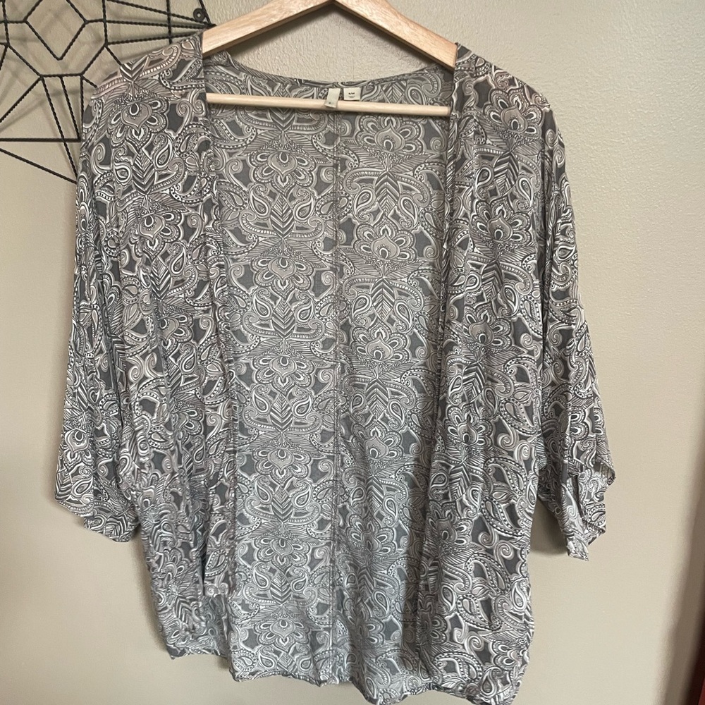 Lightweight cardigan. Size S/M.